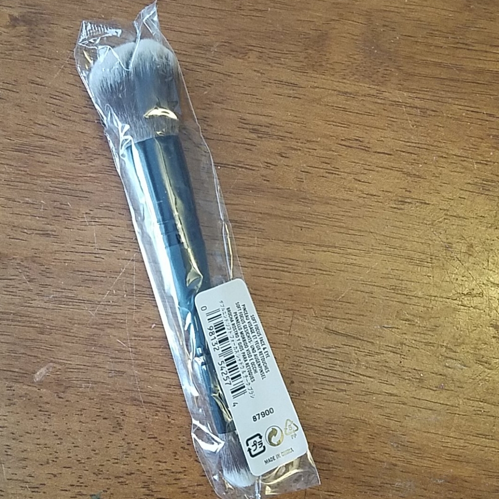 Unopened bareMinerals soft focus face and eye brus
